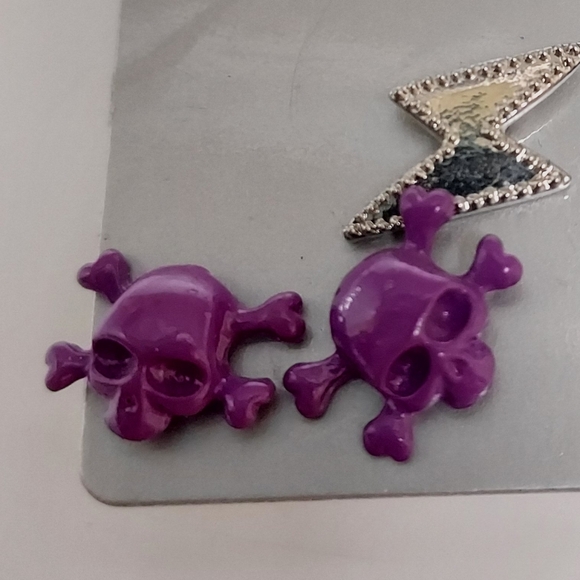 ☠️ Hot Topic silver earrings set skulls, lightning bolts rhinestone kiss lips - Picture 3 of 4